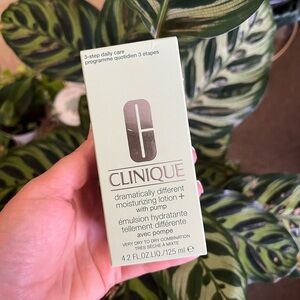 Clinique dramatically different moisturizing lotion w/pump